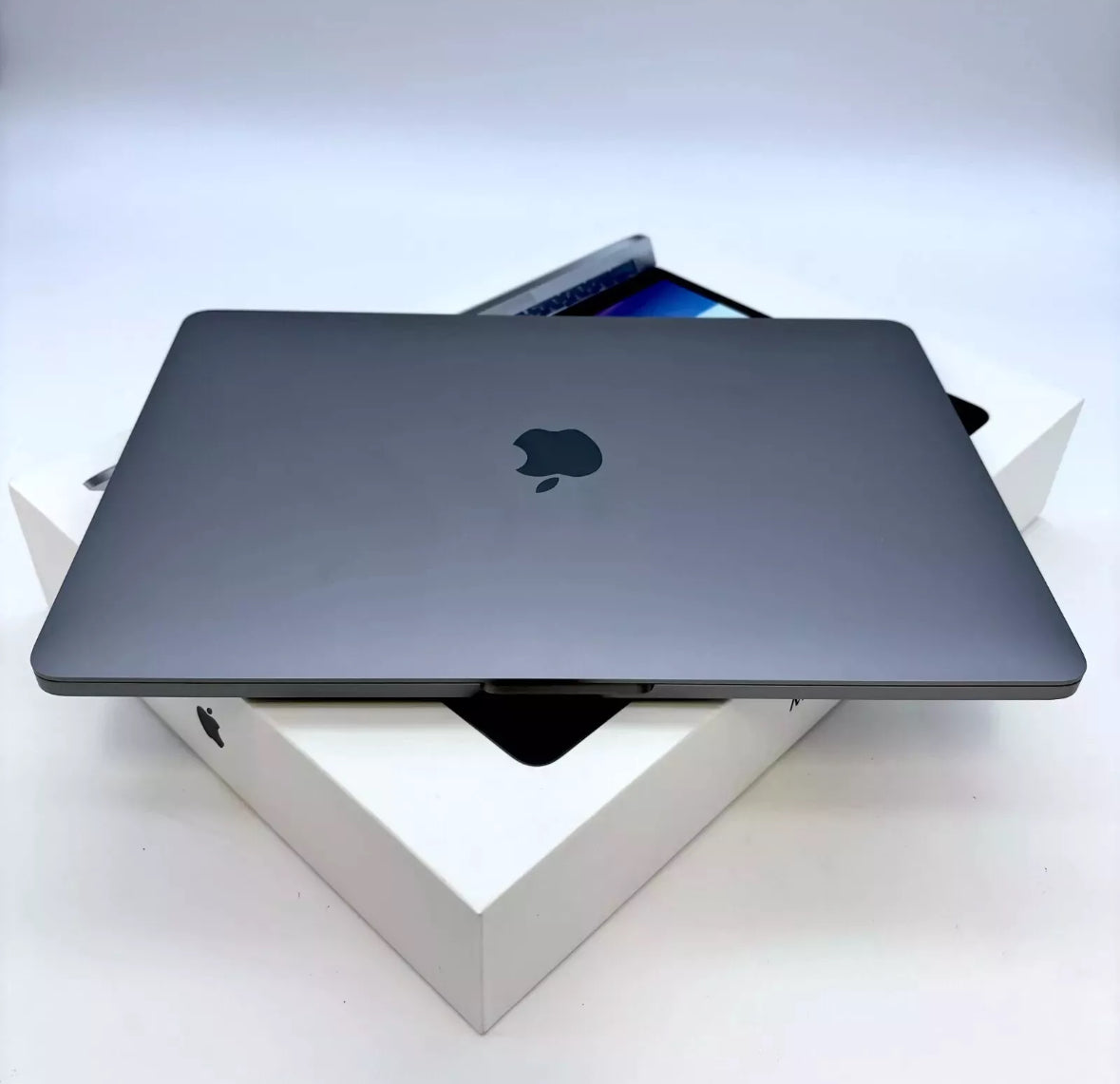 MacBook Pro 13” con barra táctil, Intel Core i5, 8 GB, (2016)